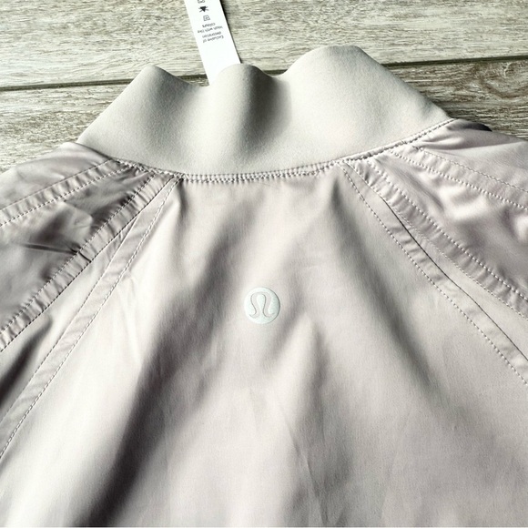Lululemon Trace Back Bomber in Dark Chrome - Picture 14 of 16